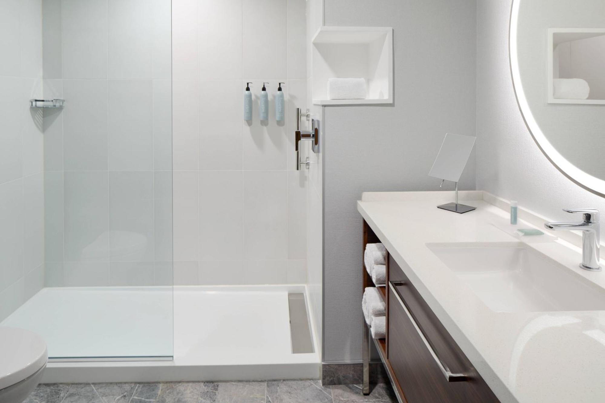 Courtyard By Marriott Montreal Laval Ξενοδοχείο Εξωτερικό φωτογραφία