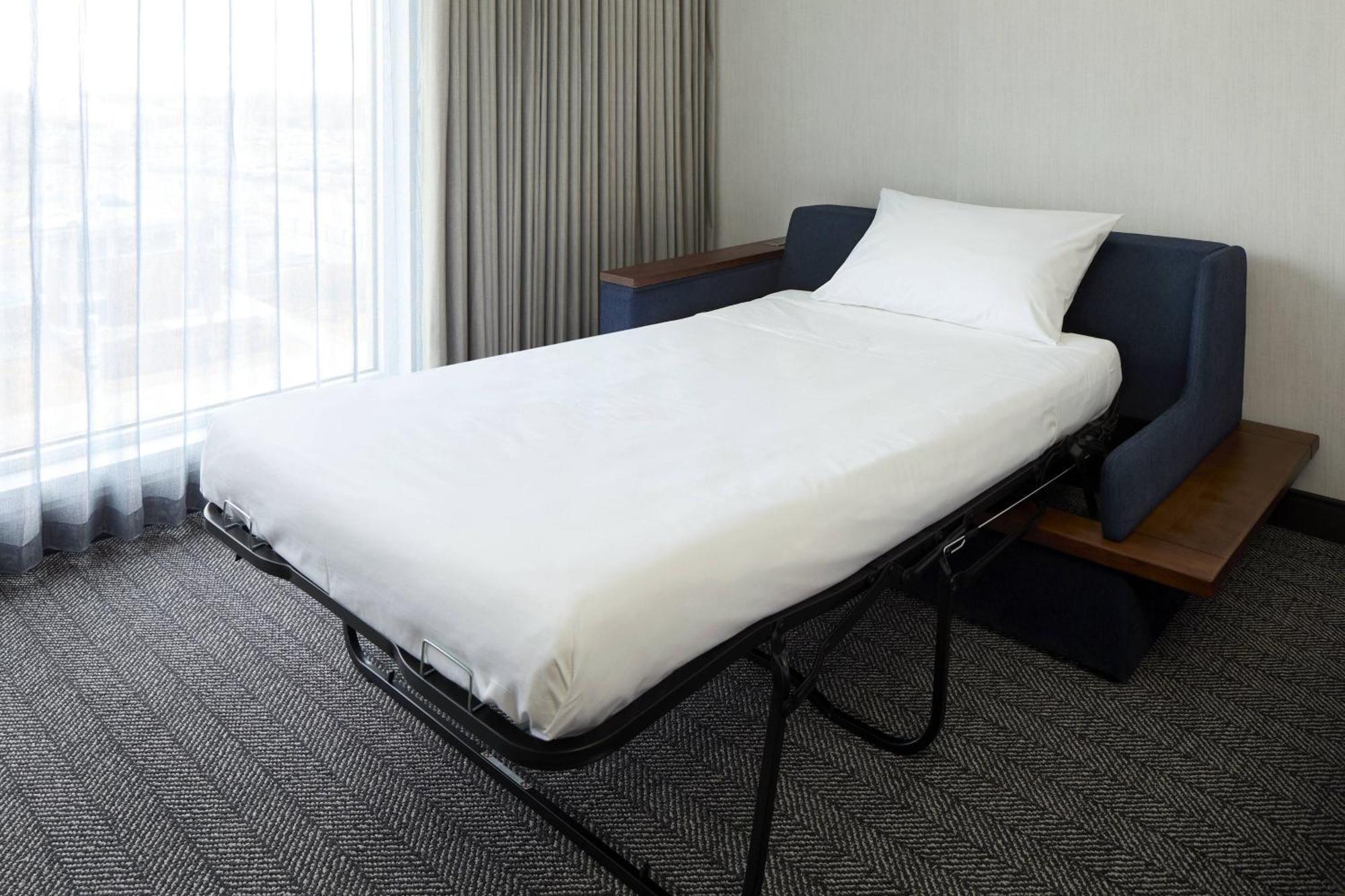 Courtyard By Marriott Montreal Laval Ξενοδοχείο Εξωτερικό φωτογραφία