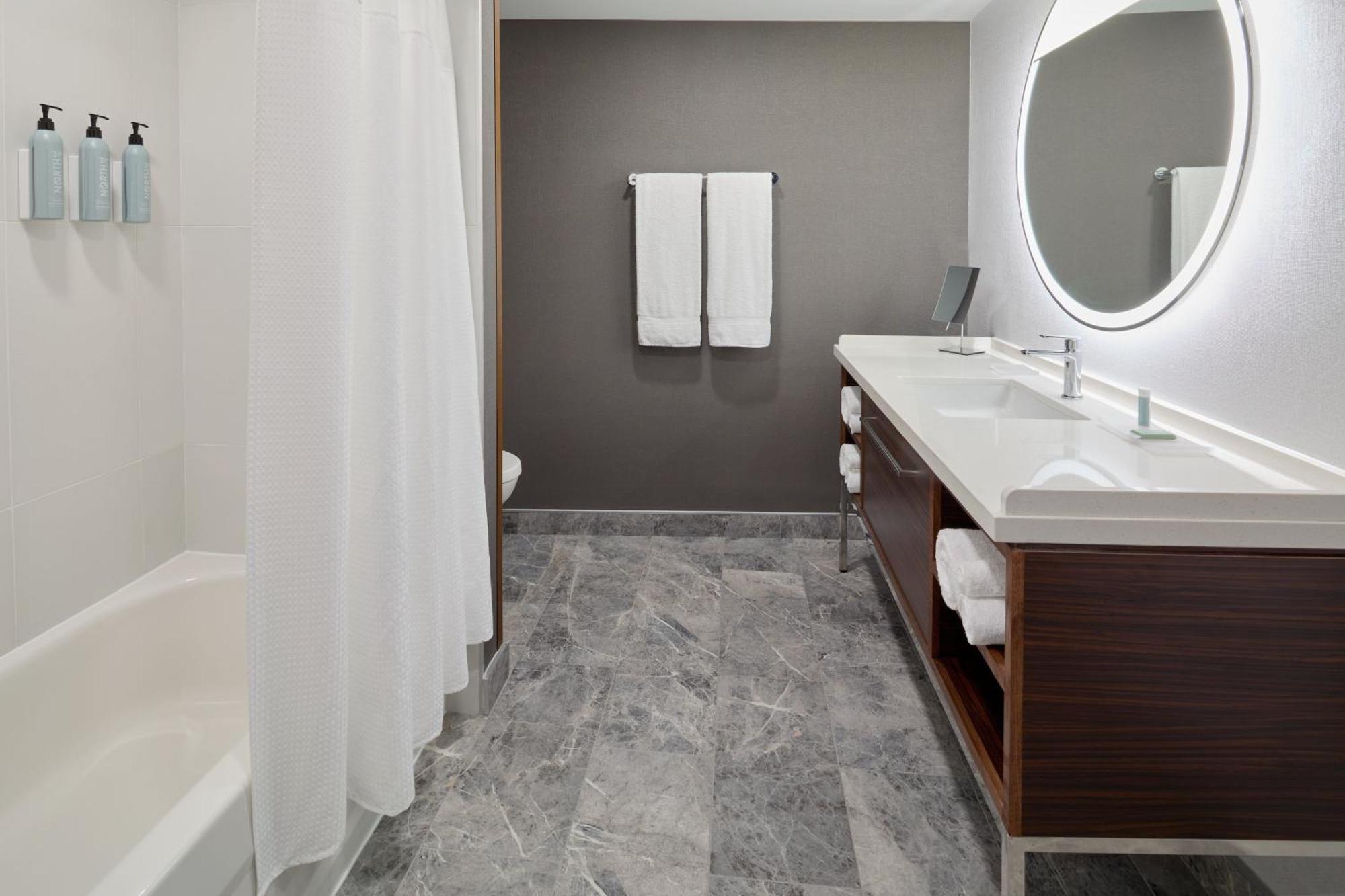 Courtyard By Marriott Montreal Laval Ξενοδοχείο Εξωτερικό φωτογραφία