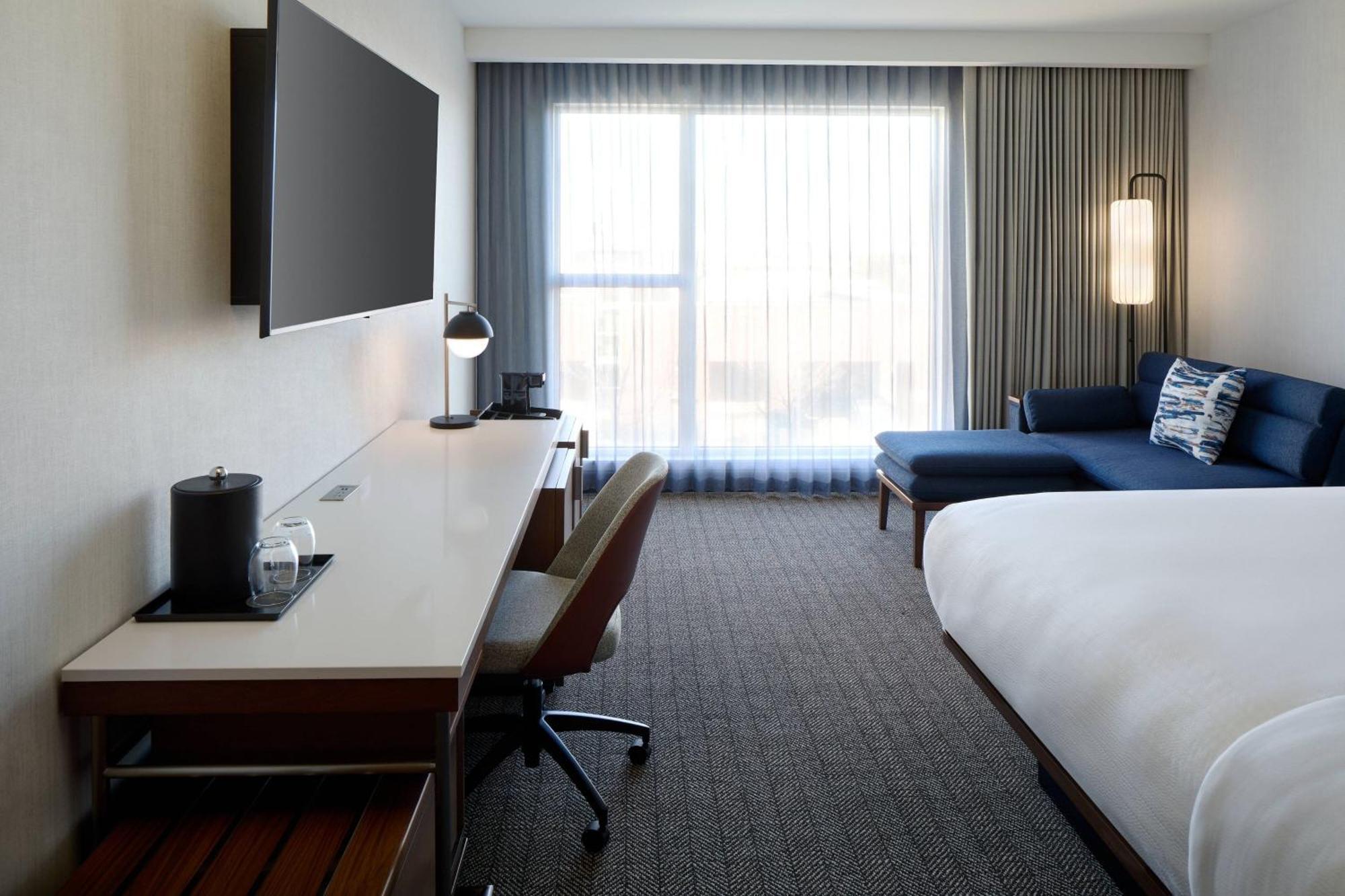Courtyard By Marriott Montreal Laval Ξενοδοχείο Εξωτερικό φωτογραφία