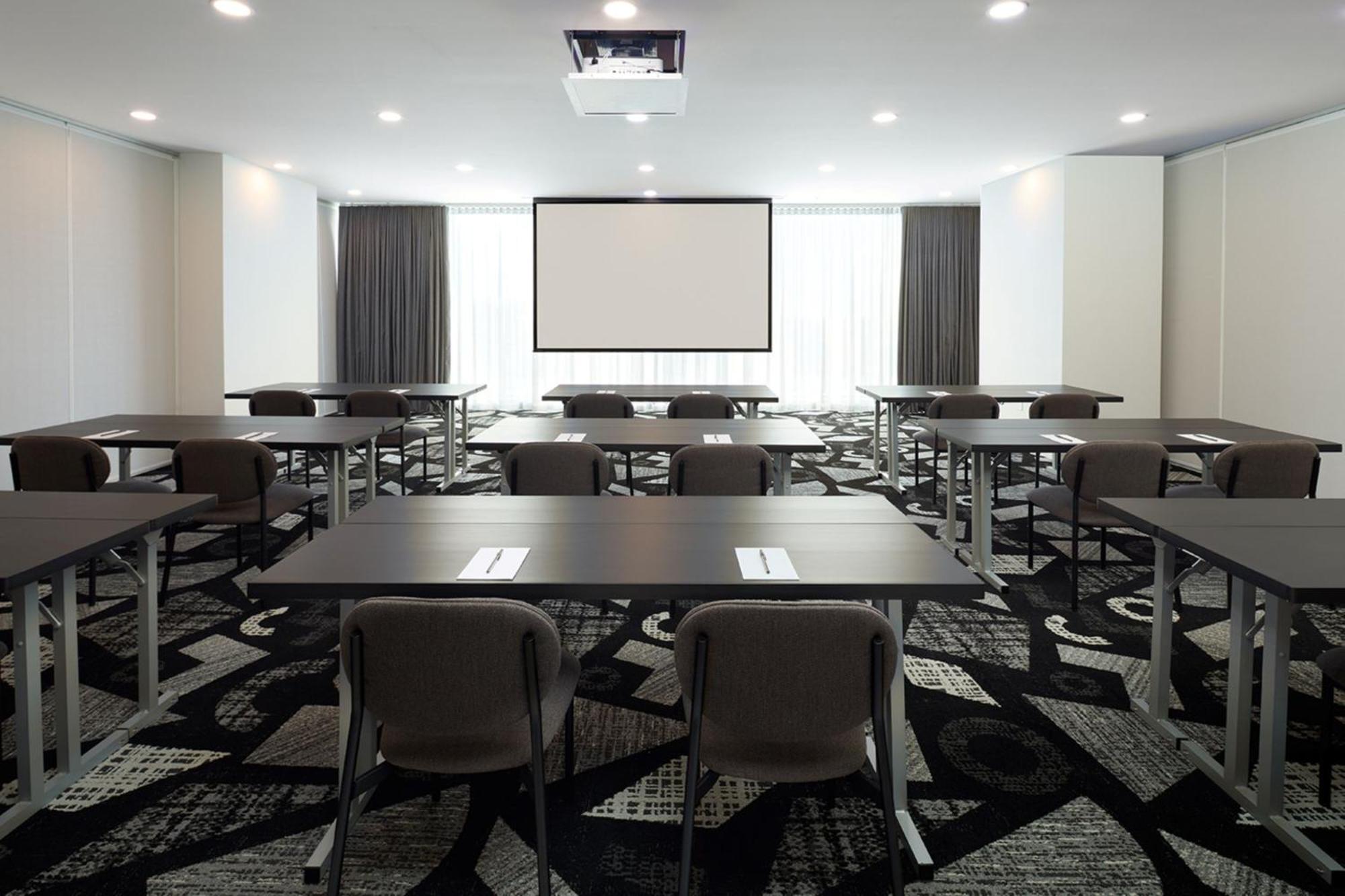 Courtyard By Marriott Montreal Laval Ξενοδοχείο Εξωτερικό φωτογραφία