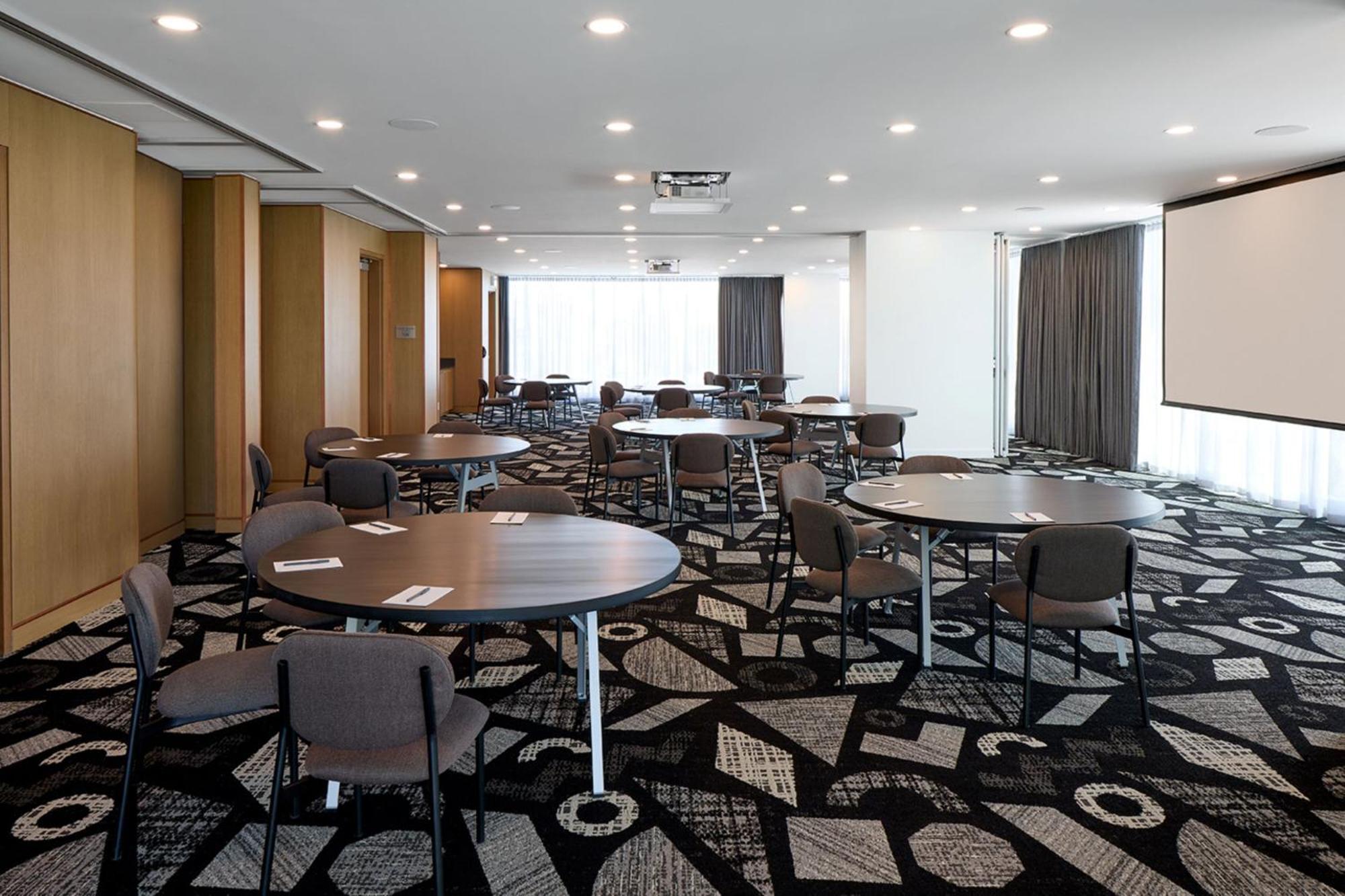 Courtyard By Marriott Montreal Laval Ξενοδοχείο Εξωτερικό φωτογραφία